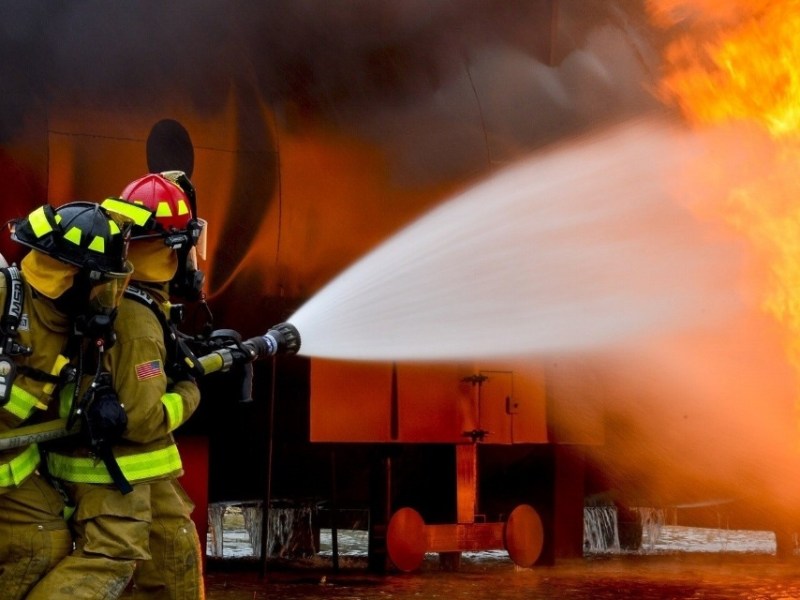 Dégâts des eaux et du feu : comment assurer la protection des locaux informatiques en entreprise ?